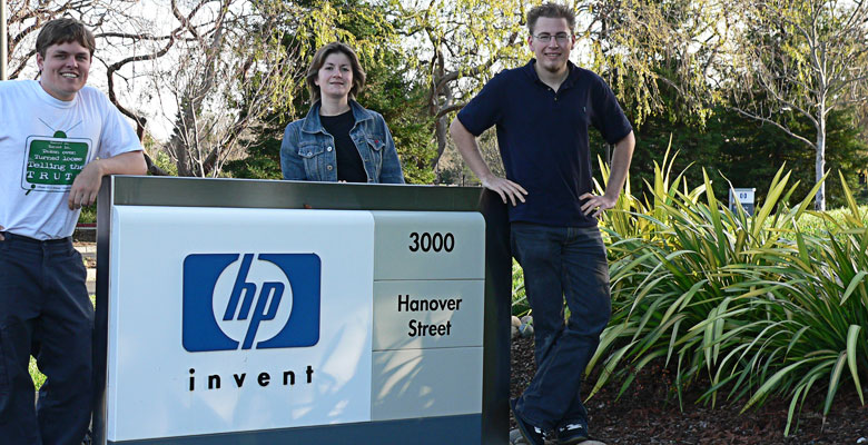 Daniel, Zhanna and Tim behind the HP company logo