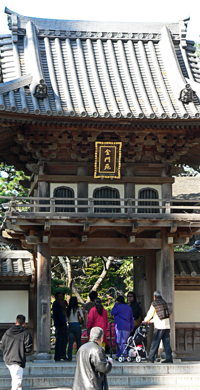 Gate to the japanese tea garden