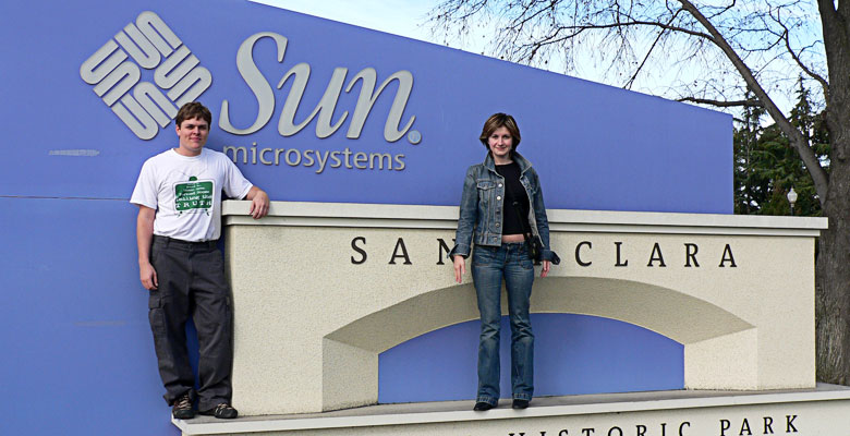 Sun Microsystems Logo, Daniel and Zhanna in front of it